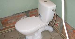 Установка приставного унитаза в Гулькевичах - монтаж и подключение, СантехДомГль от 5148 рублей